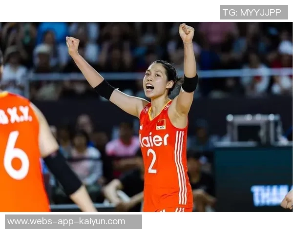 中国女排迎战荷兰队全力以赴力争胜利展现团队精神与竞技风采